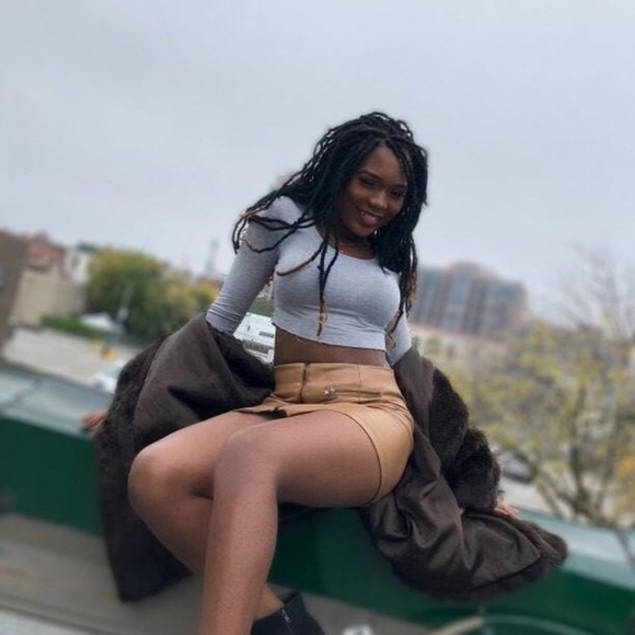 Meet your Posher, Frances - Picture 1 of 1